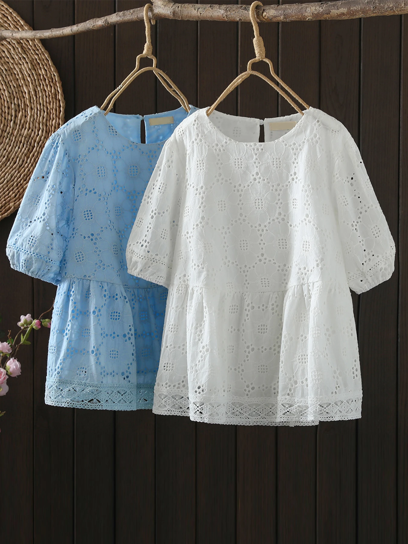 刺繍レースラウンドネック半袖ブラウス