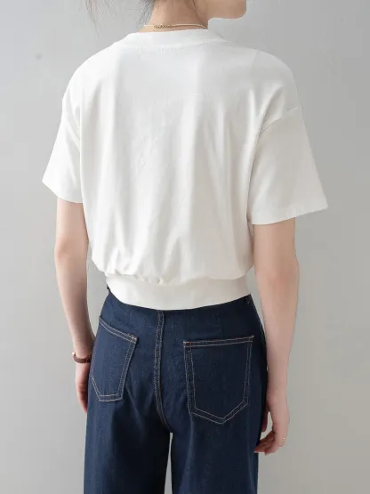 着回しやすい裾スリット入り半袖Tシャツ
