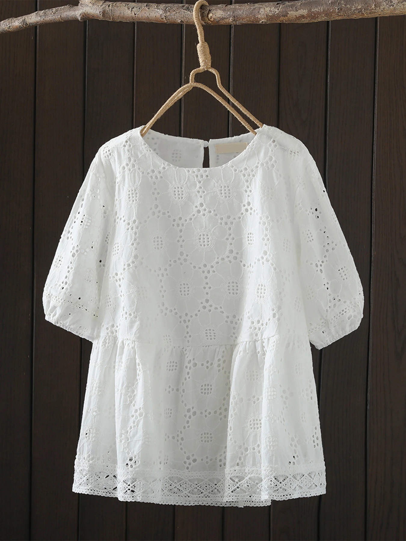 刺繍レースラウンドネック半袖ブラウス