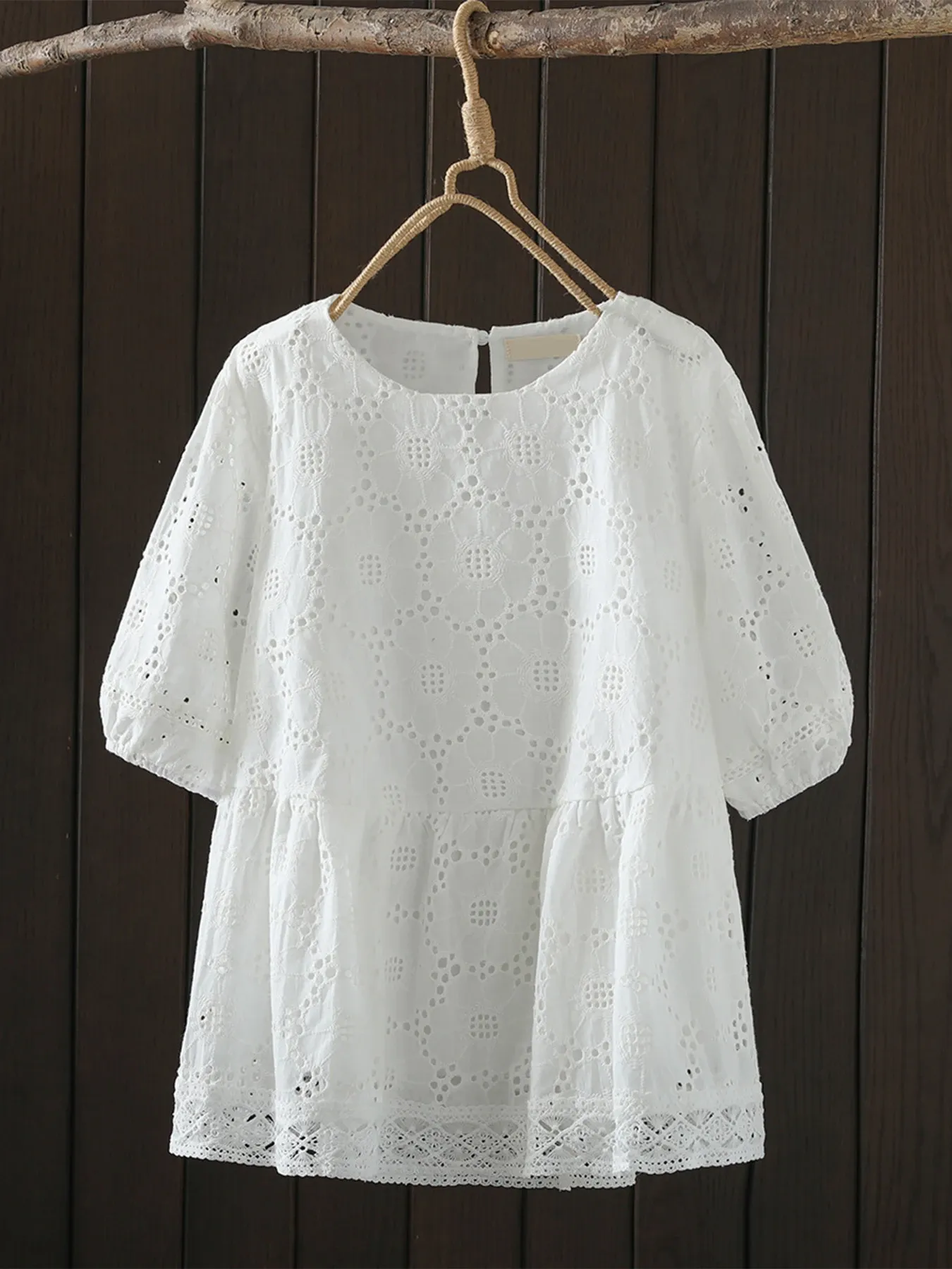 刺繍レースラウンドネック半袖ブラウス