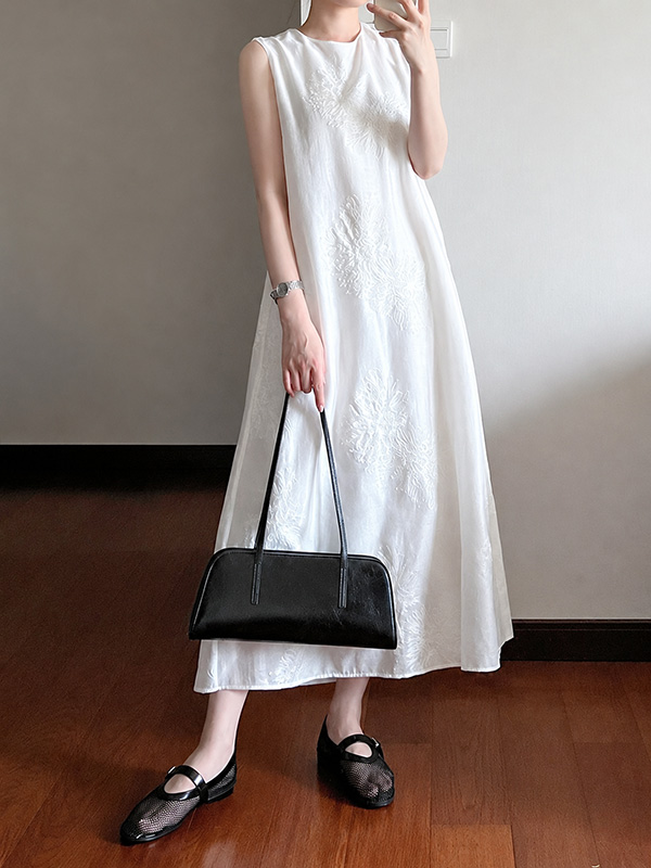 ゆったりシルエット細見え刺繍入り ノースリーブワンピース