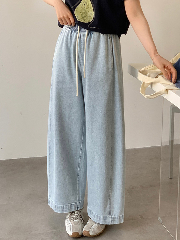 ゆったりカジュアルなワイドデニムパンツ