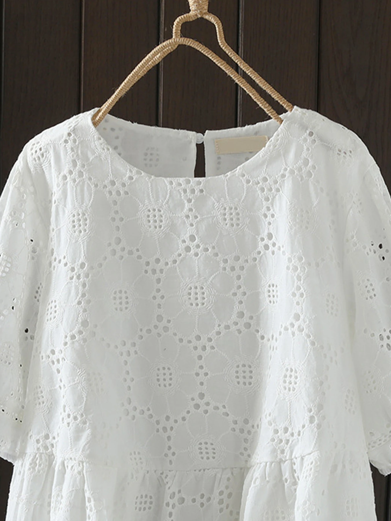 刺繍レースラウンドネック半袖ブラウス
