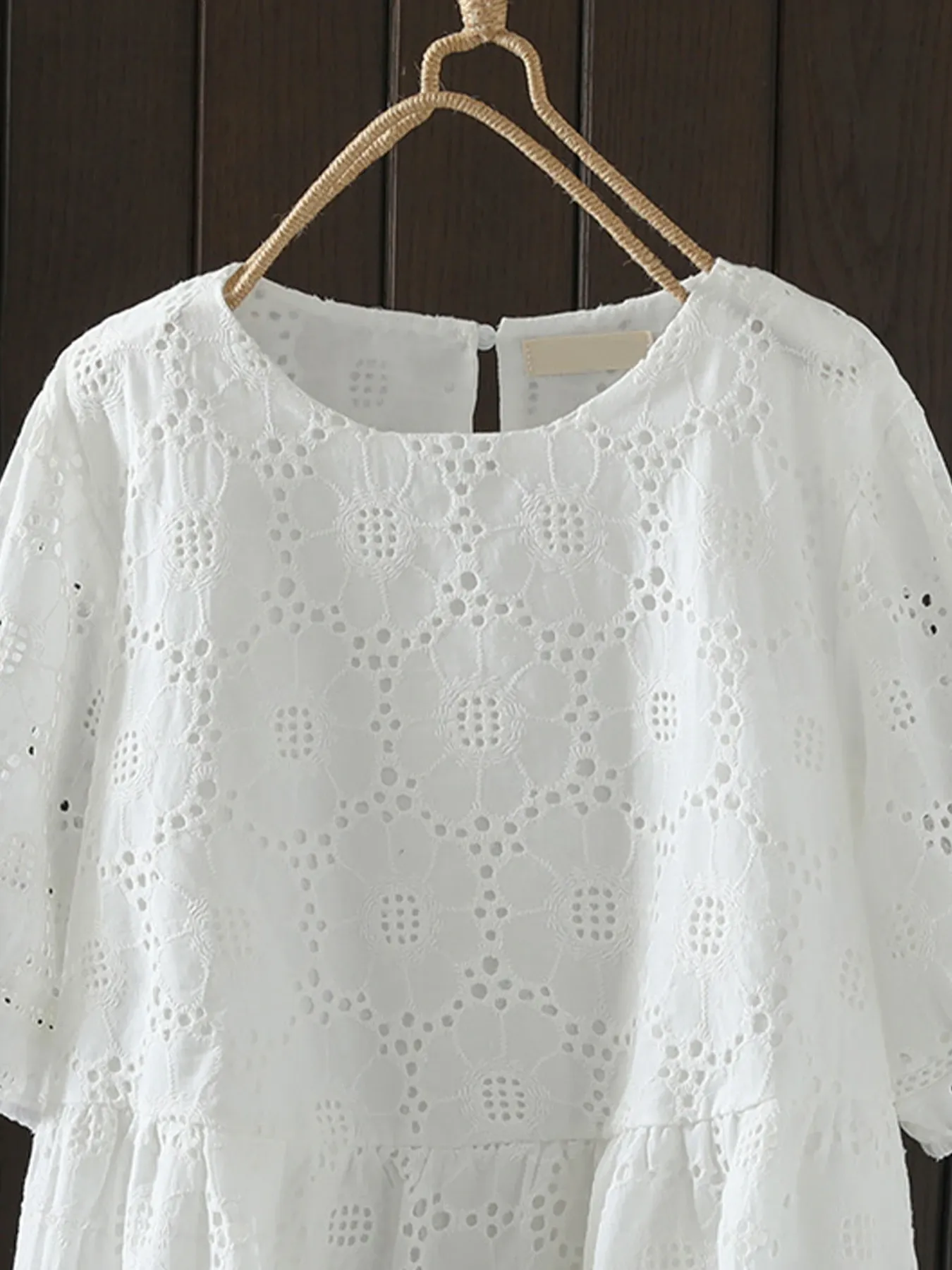 刺繍レースラウンドネック半袖ブラウス
