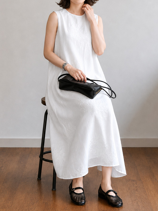 ゆったりシルエット細見え刺繍入り ノースリーブワンピース