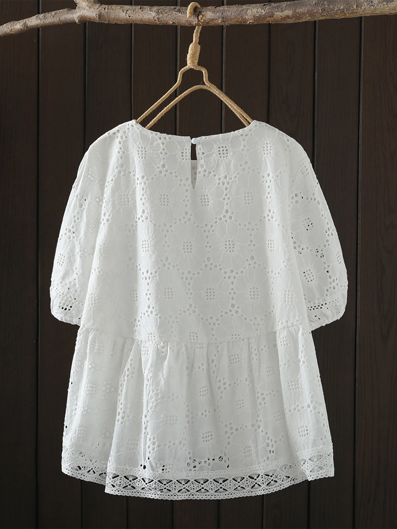 刺繍レースラウンドネック半袖ブラウス