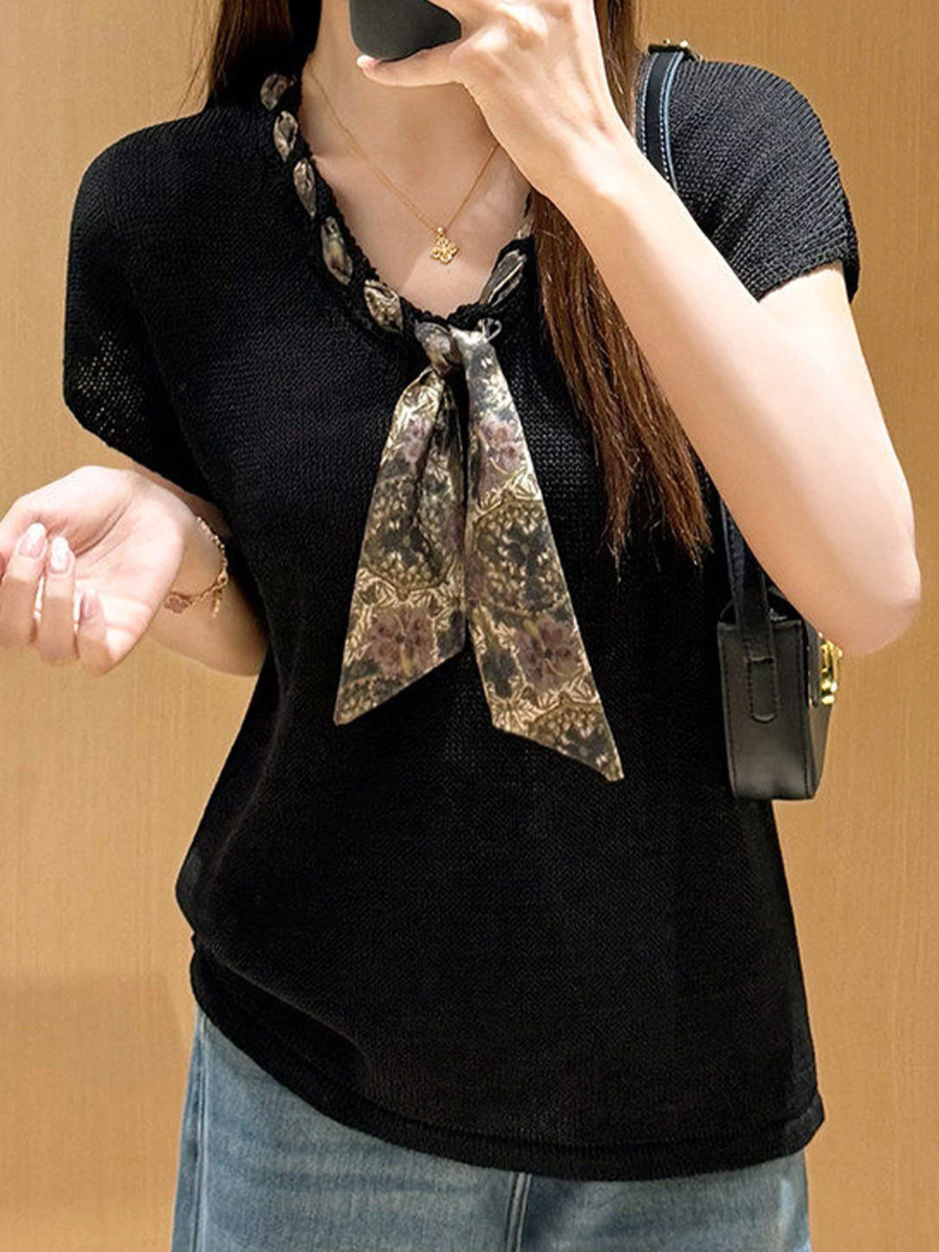 スカーフタイ付きVネックフレンチスリーブ半袖ニット