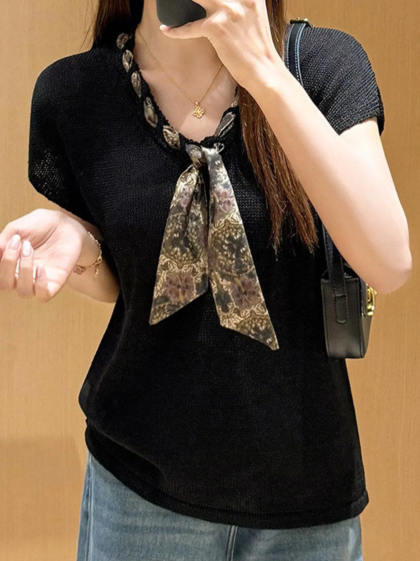 スカーフタイ付きVネックフレンチスリーブ半袖ニット