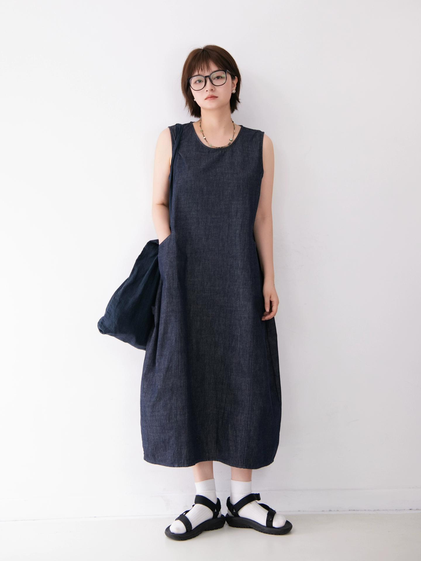 BCBGMAXAZRIA ダークデニム ノースリーブワンピース Oサイズ ロング デニム ワンピース ノースリーブ レディース シャツ