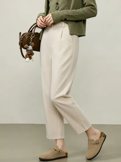 ゆったりストレッチ性のあるスリット入りストレートスラックス
