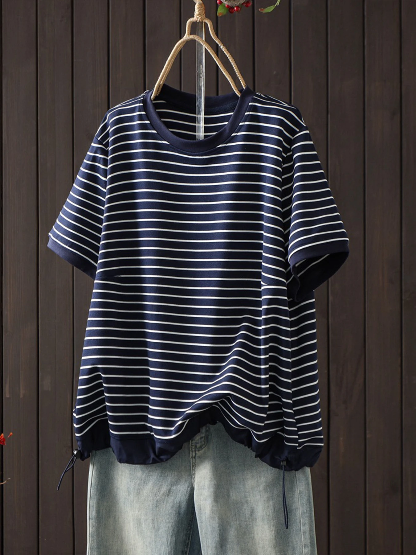 ボーダー柄クルーネック裾ドローストリング付き半袖Tシャツ