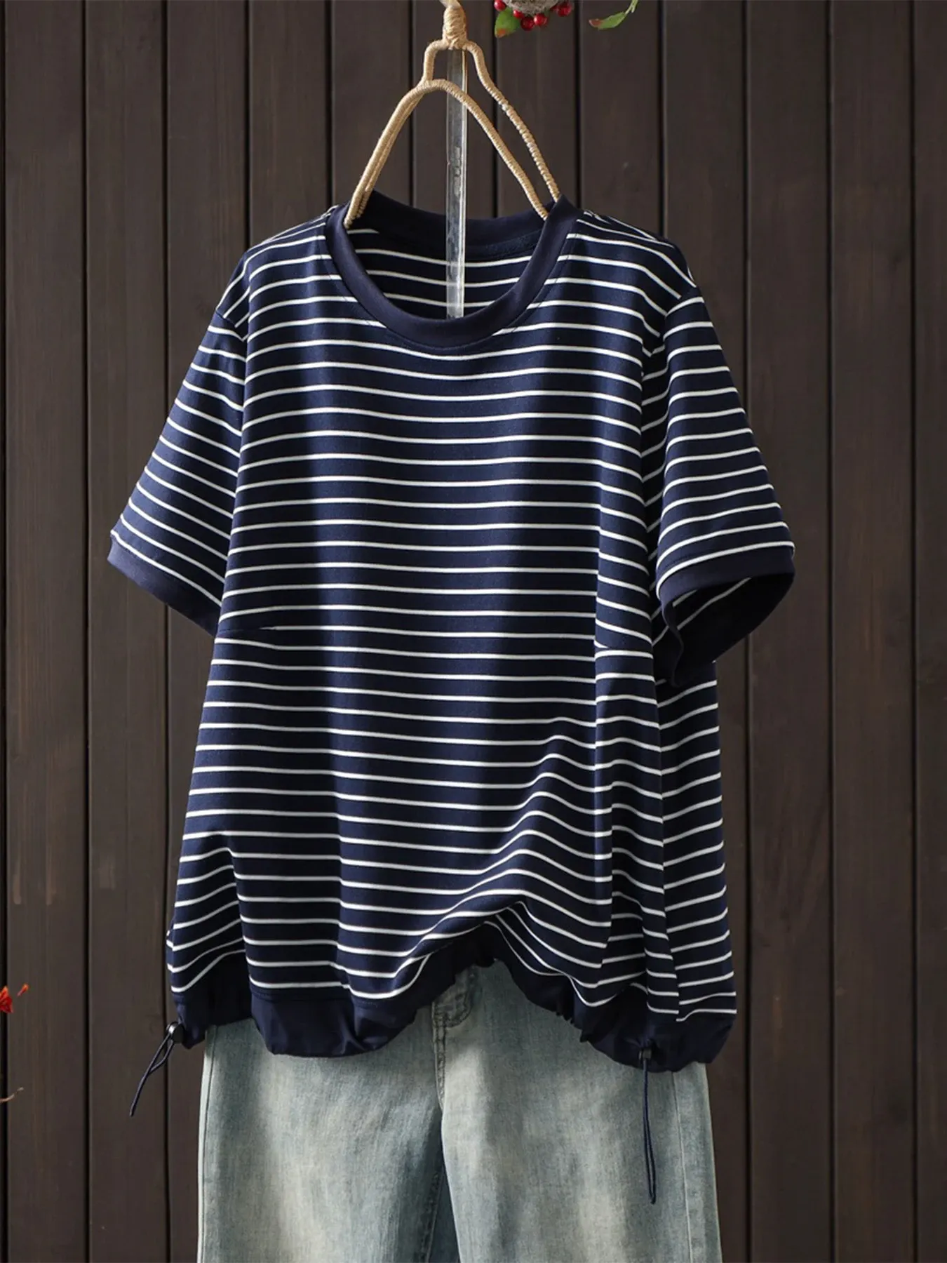 ボーダー柄クルーネック裾ドローストリング付き半袖Tシャツ