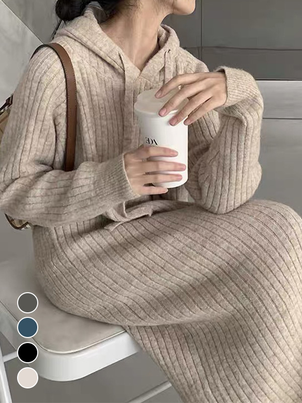 秋冬向けゆったり細見えフード付きミディアムロングニットワンピース