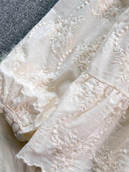 大人可愛い刺繍ゆったりコットンブラウス-Sodemai