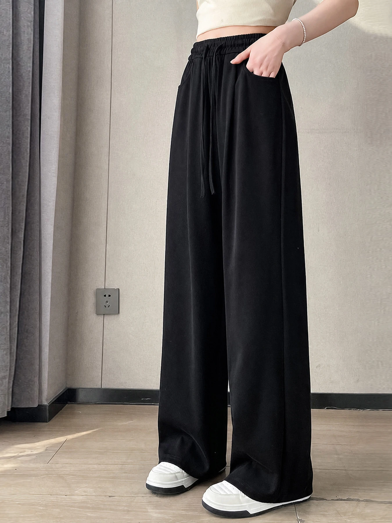 「身長152cm以上向け」落ち感のあるすっきり見えカジュアルなセミワイドストレートパンツ