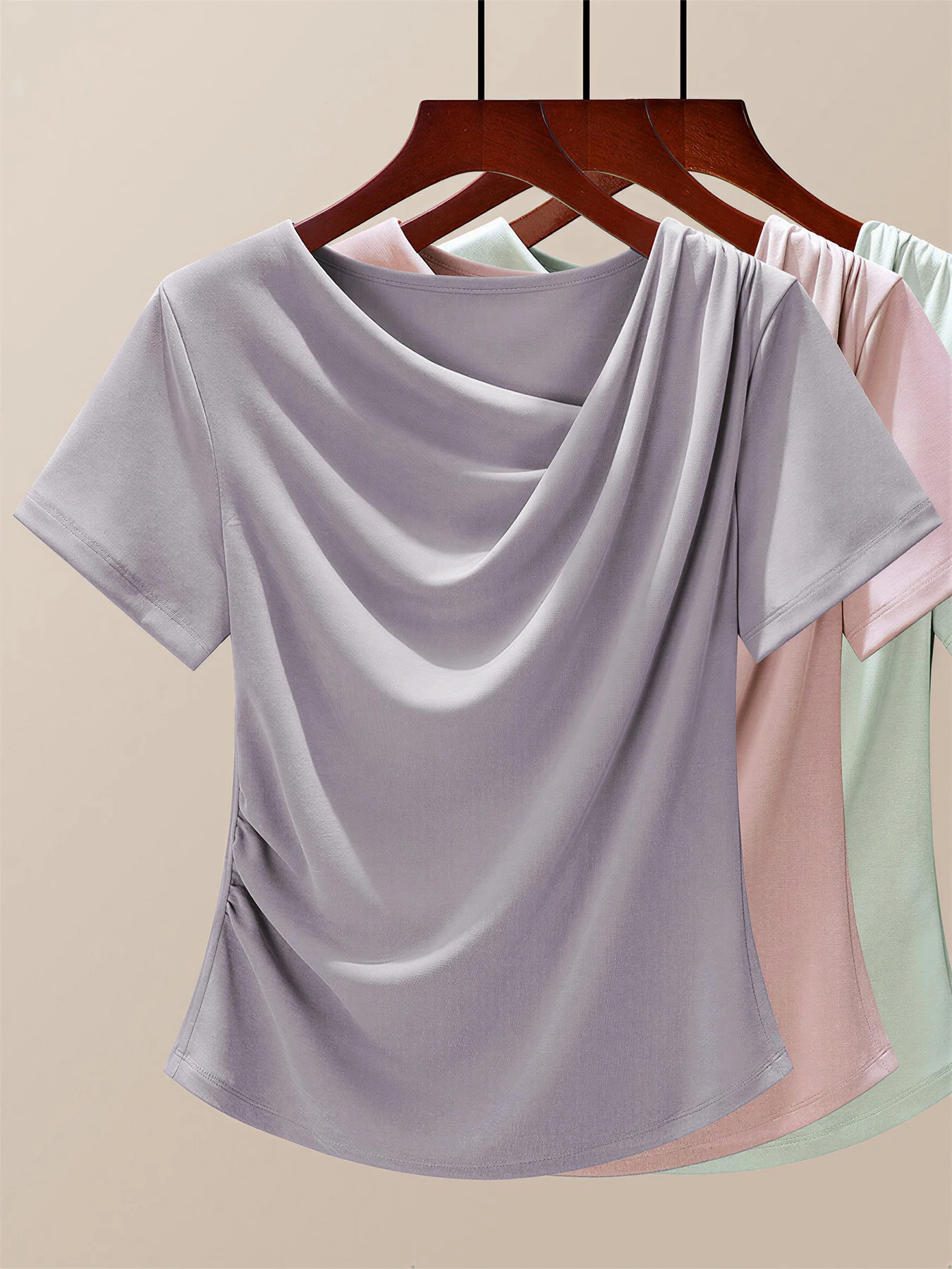 高級感溢れるドレープネックすっきり見え半袖Tシャツ 
