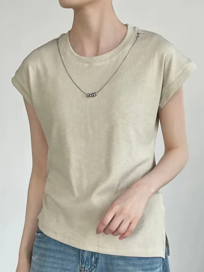 デザイン感のあるラウンドネックネックレス付きウエストマークスリット入り 細見え半袖Tシャツ