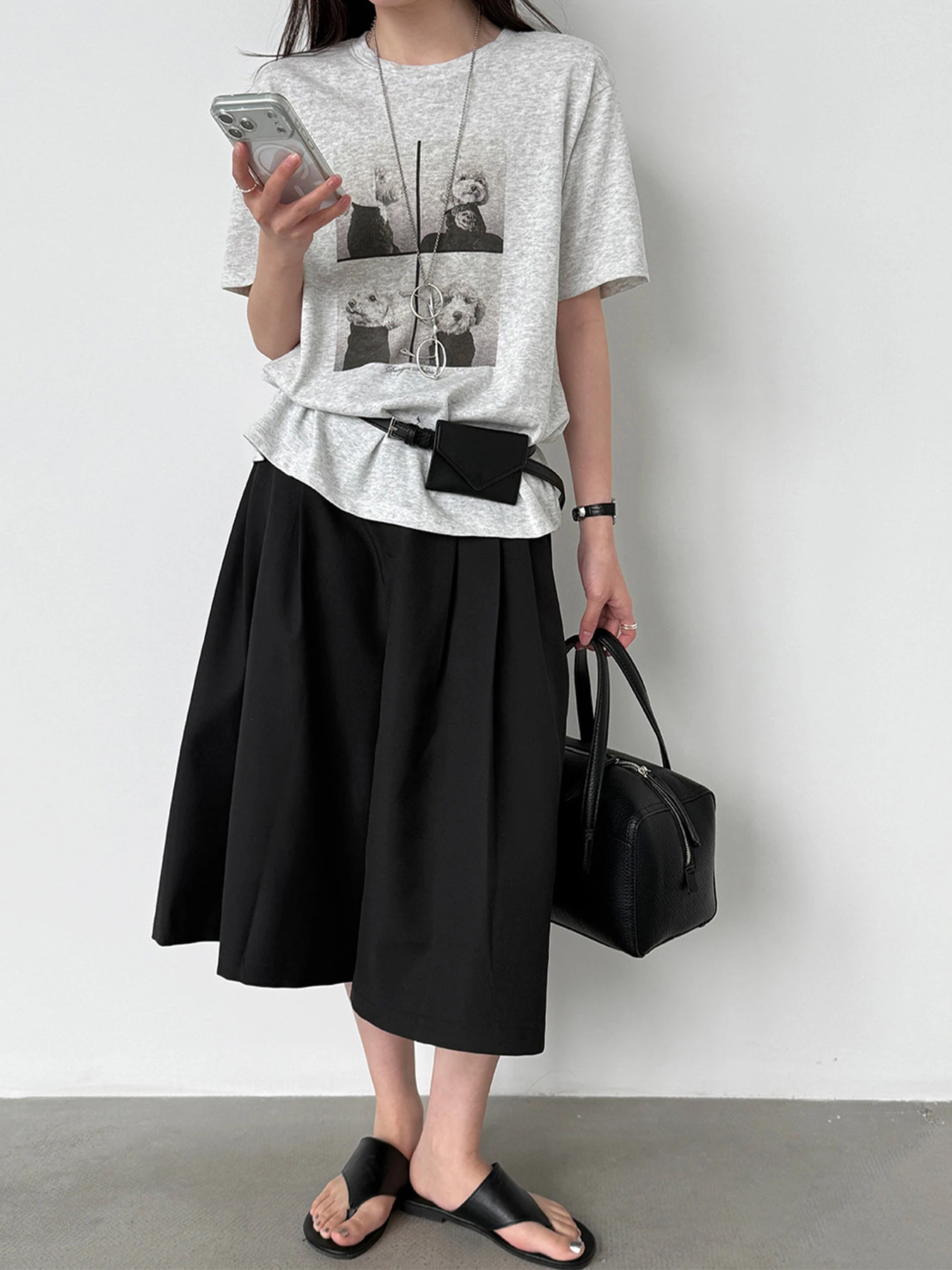 ゆったり着回し力抜群犬柄プリント入り半袖Tシャツ