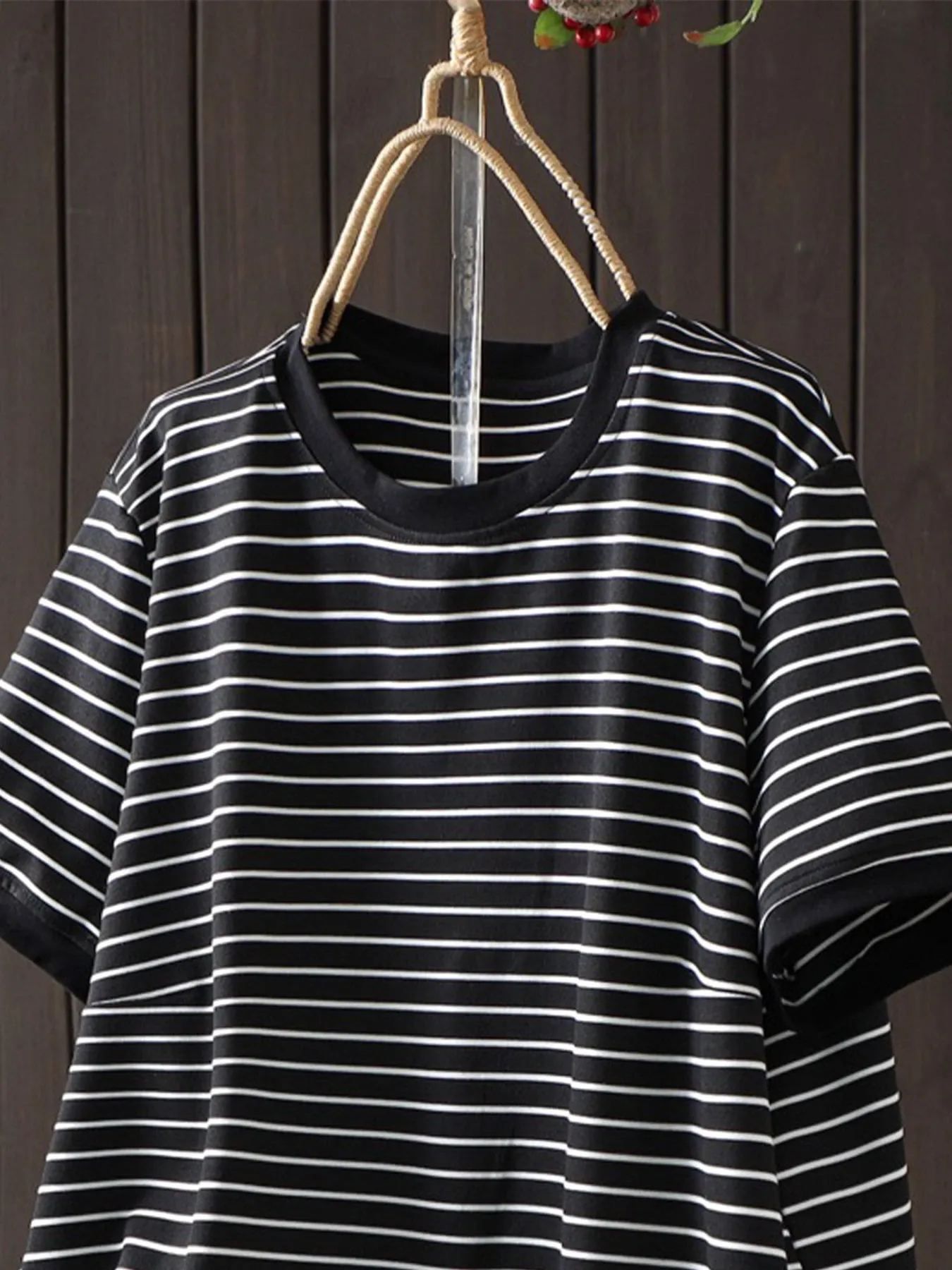 ボーダー柄クルーネック裾ドローストリング付き半袖Tシャツ