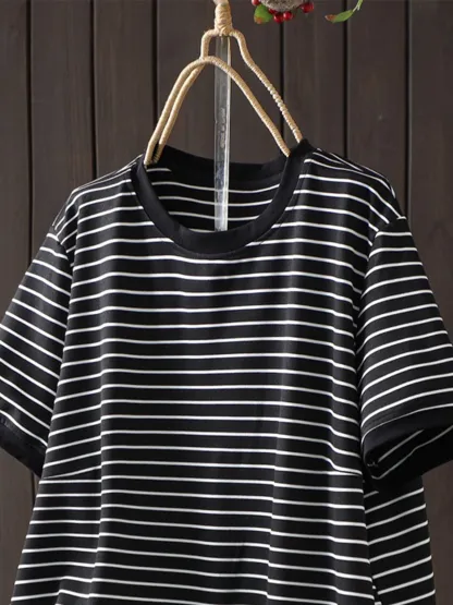 ボーダー柄クルーネック裾ドローストリング付き半袖Tシャツ