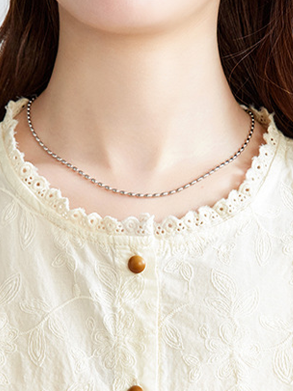 コットン刺繍入り レースフリル付きクルーネックブラウス