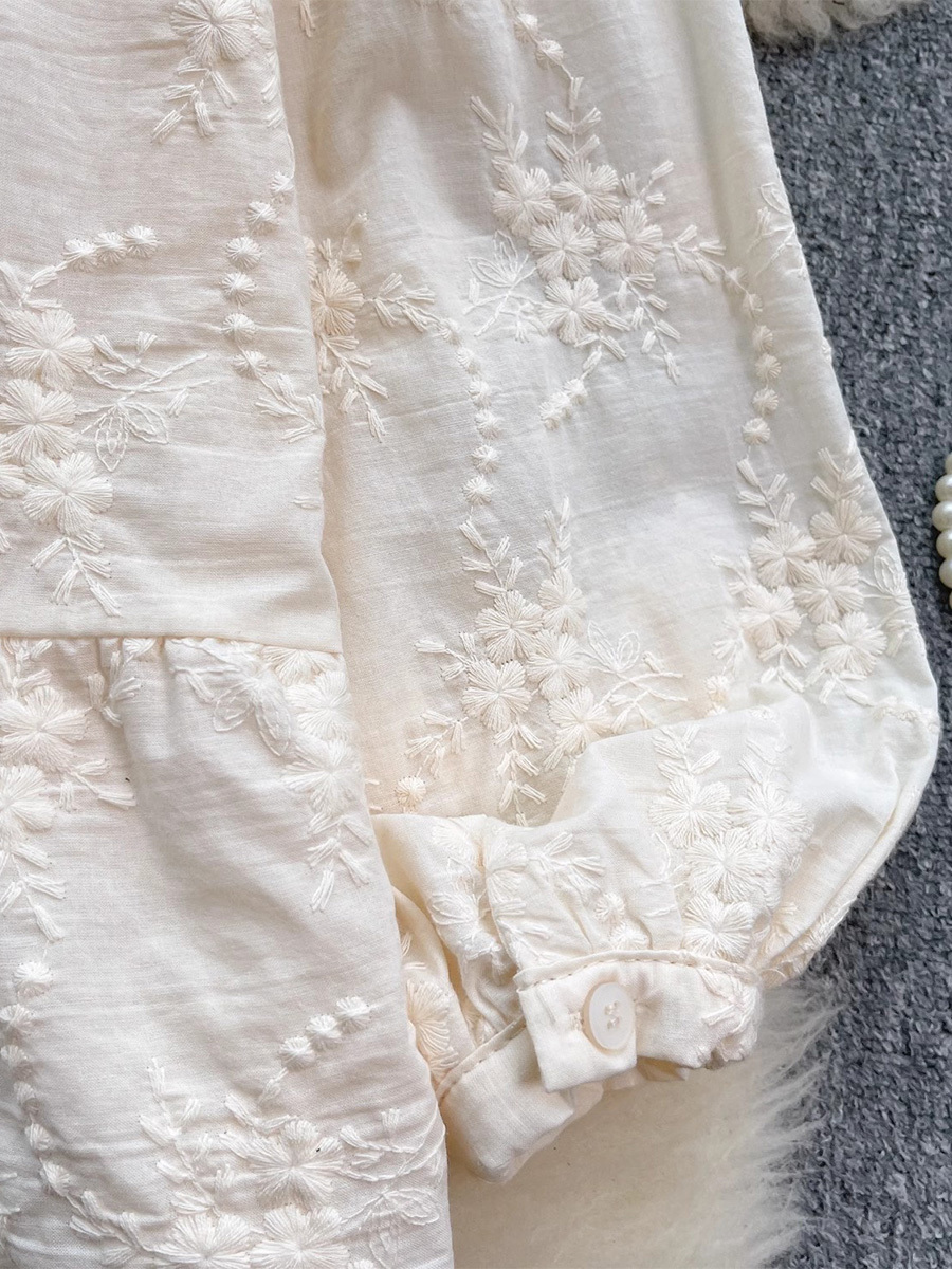 大人可愛い刺繍ゆったりコットンブラウス-Sodemai