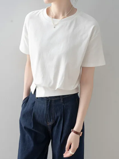 着回しやすい裾スリット入り半袖Tシャツ