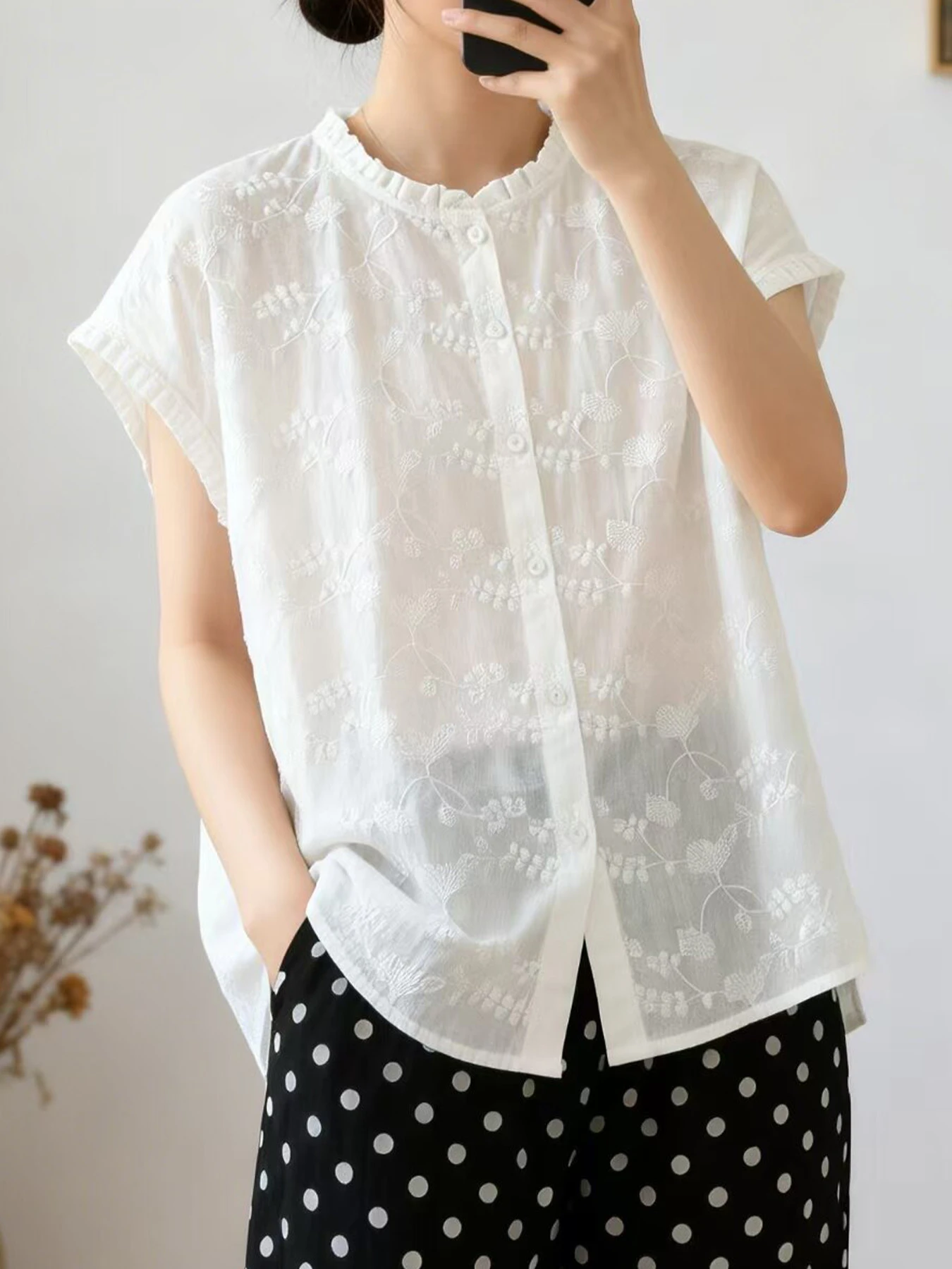 フリルカラー刺繍入りフレンチスリーブブラウス