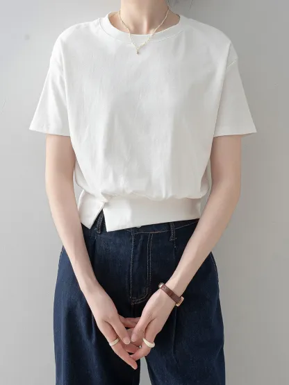 着回しやすい裾スリット入り半袖Tシャツ