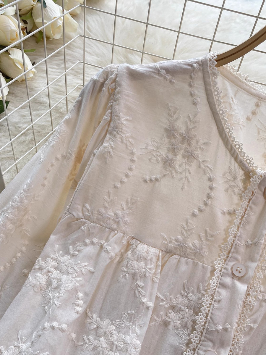 大人可愛い刺繍ゆったりコットンブラウス-Sodemai
