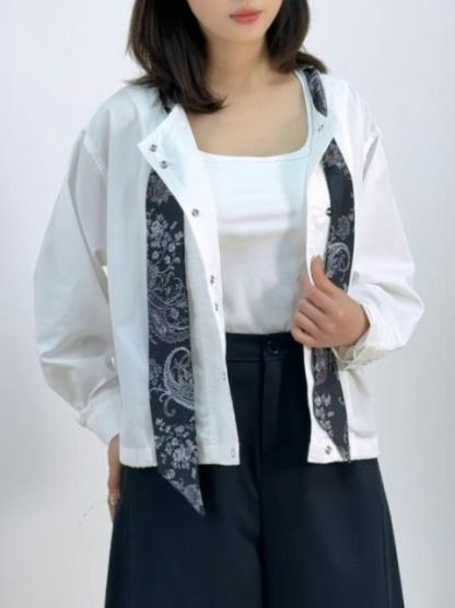 ゆったりデザイン性のあるボウタイ付きシャツジャケット