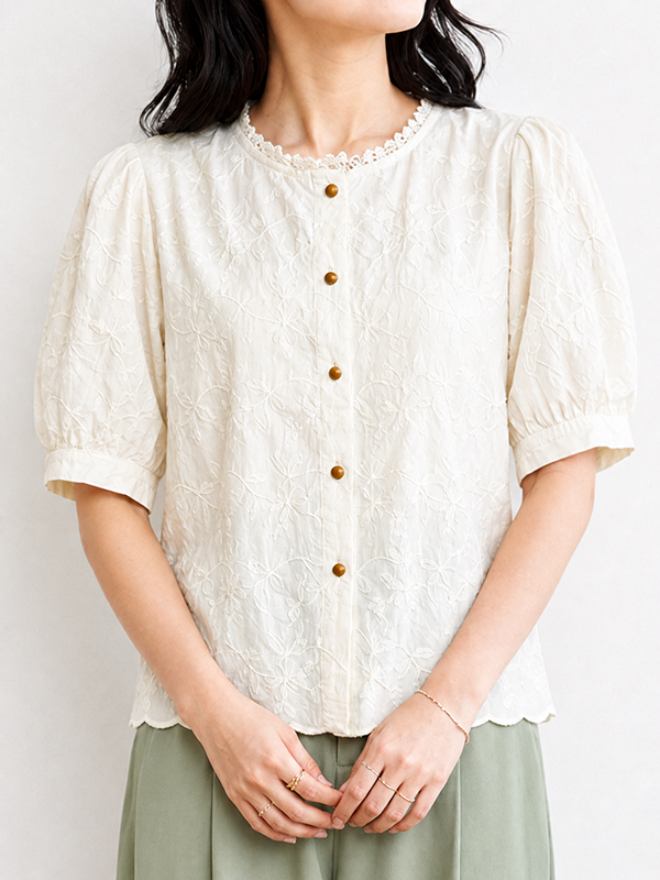 コットン刺繍入り レースフリル付きクルーネックブラウス