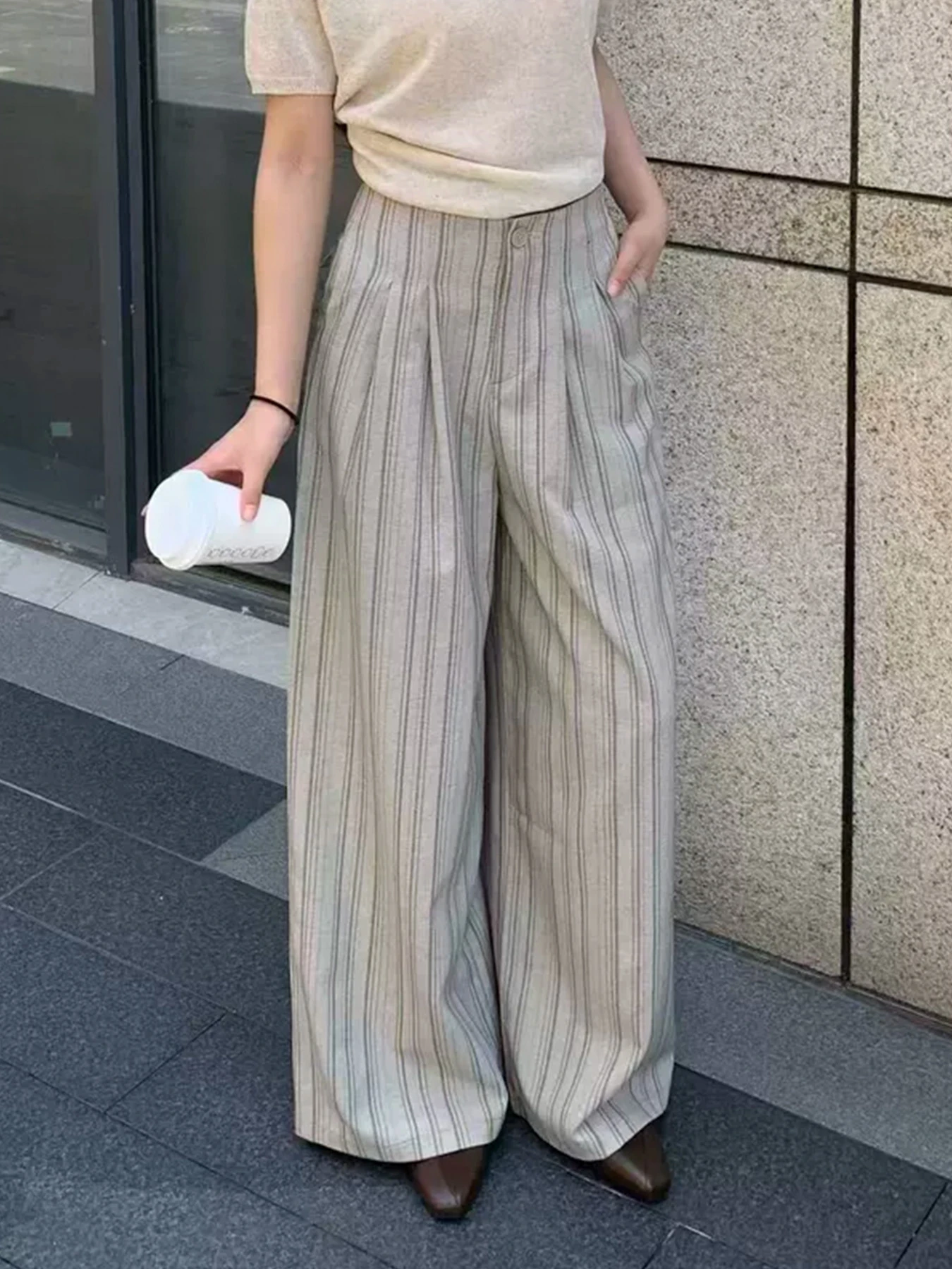 すっきり見え落ち感のあるストライプワイドパンツ