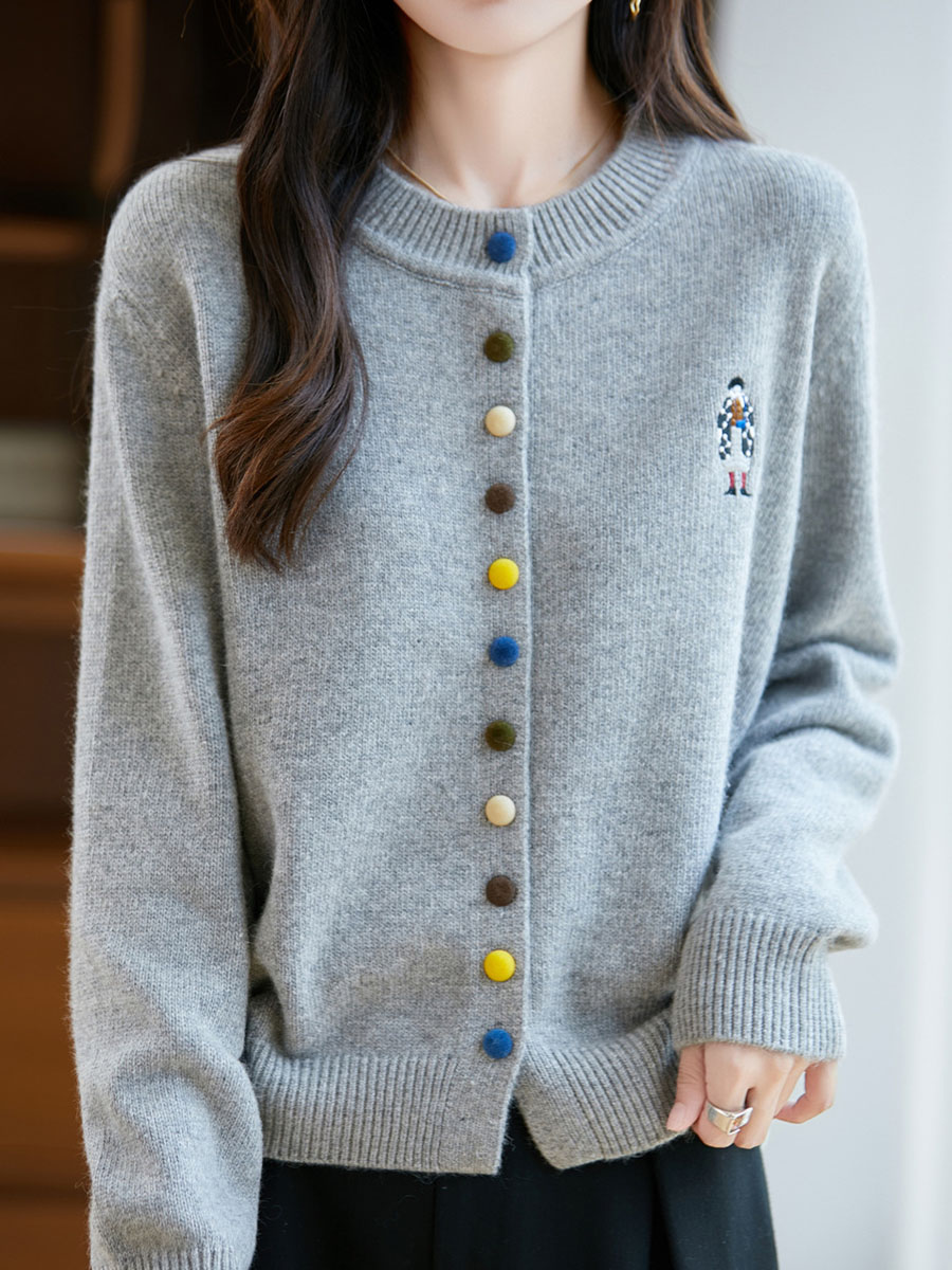 秋冬クルーネッカラーボタン刺繍入りふんわり起毛カーディガン -Sodemai