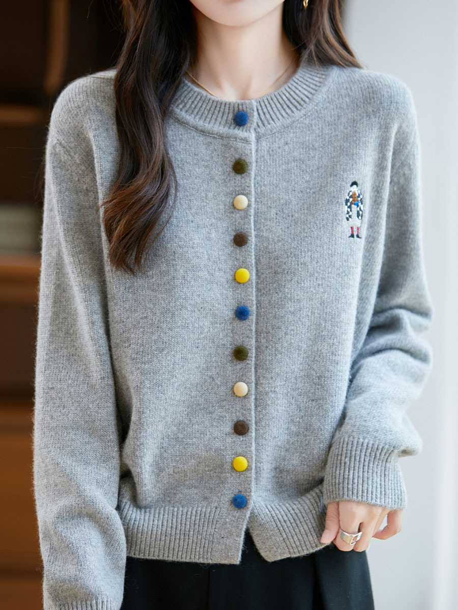 秋冬クルーネッカラーボタン刺繍入りふんわり起毛カーディガン -Sodemai
