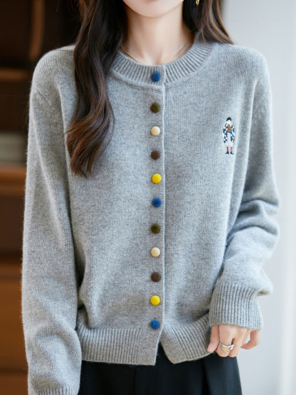 秋冬クルーネッカラーボタン刺繍入りふんわり起毛カーディガン -Sodemai