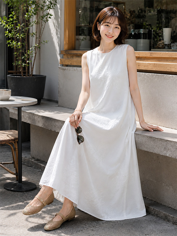 ゆったりシルエット細見え刺繍入り ノースリーブワンピース