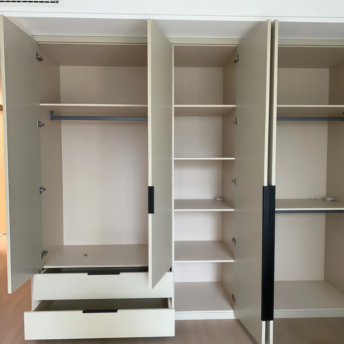 SEGOVIA 儲物衣櫃