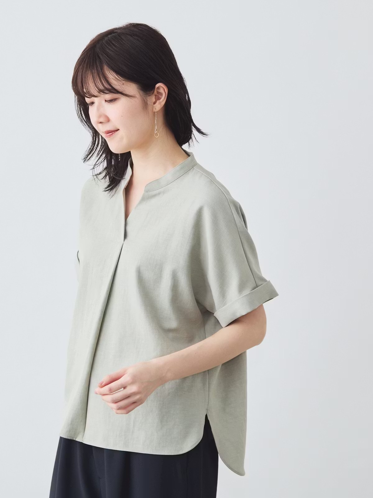 リネンライクブラウス