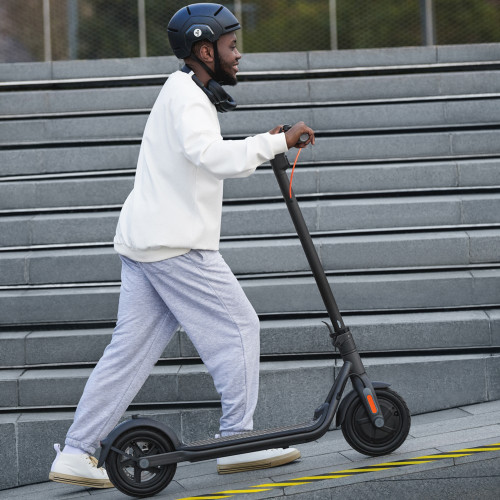 【尾貨開倉】Ninebot 九號電動滑板車 F40 40km超長續航 10吋高品質充氣胎 強勁動力 雙重剎車系統 澳門保養