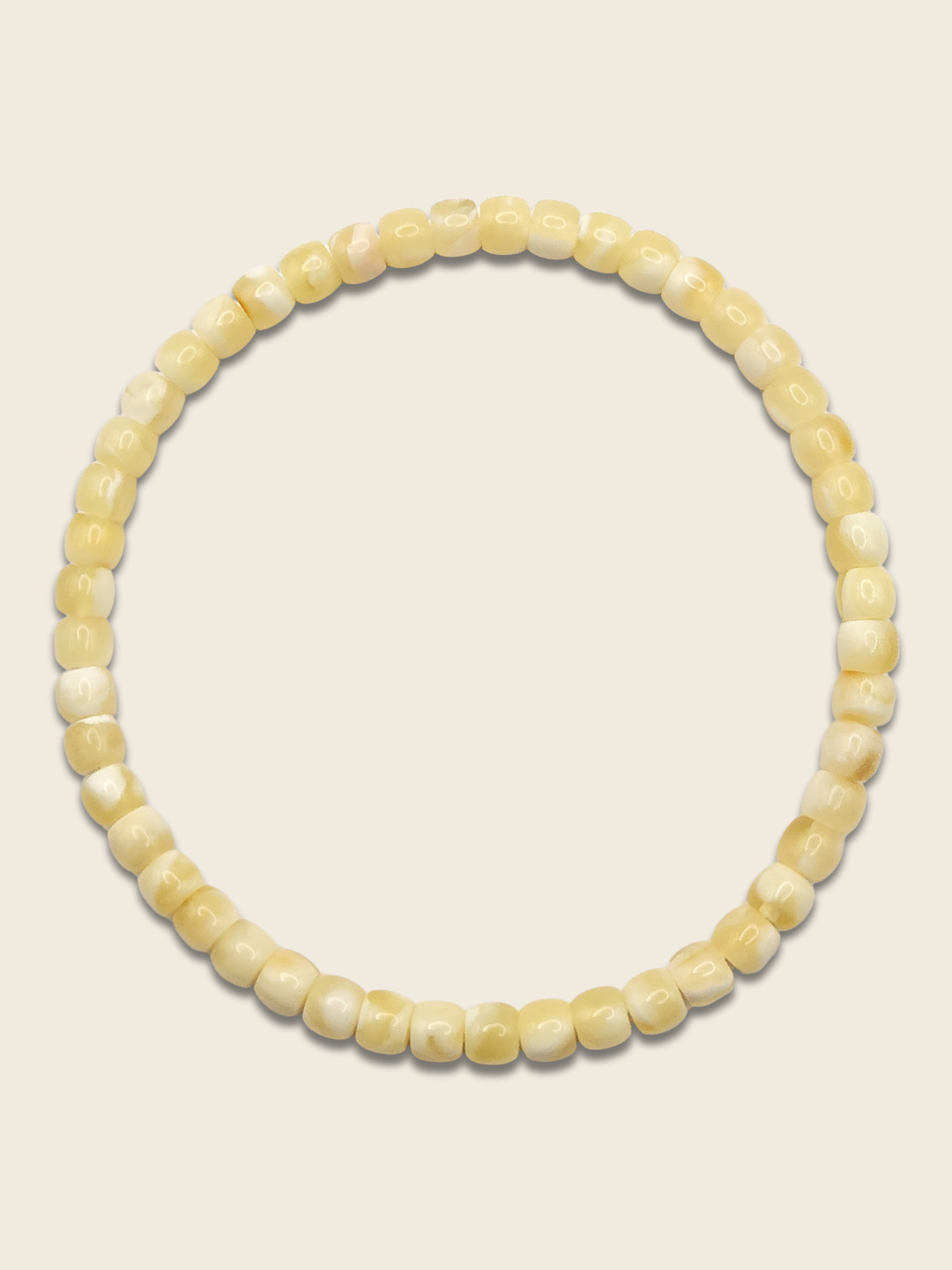 Rusia White Flower Beeswax Drum Bracelet