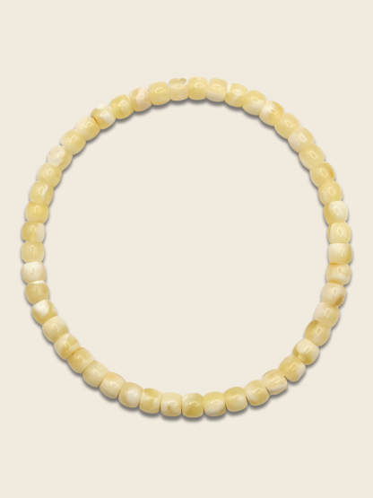 Rusia White Flower Beeswax Drum Bracelet