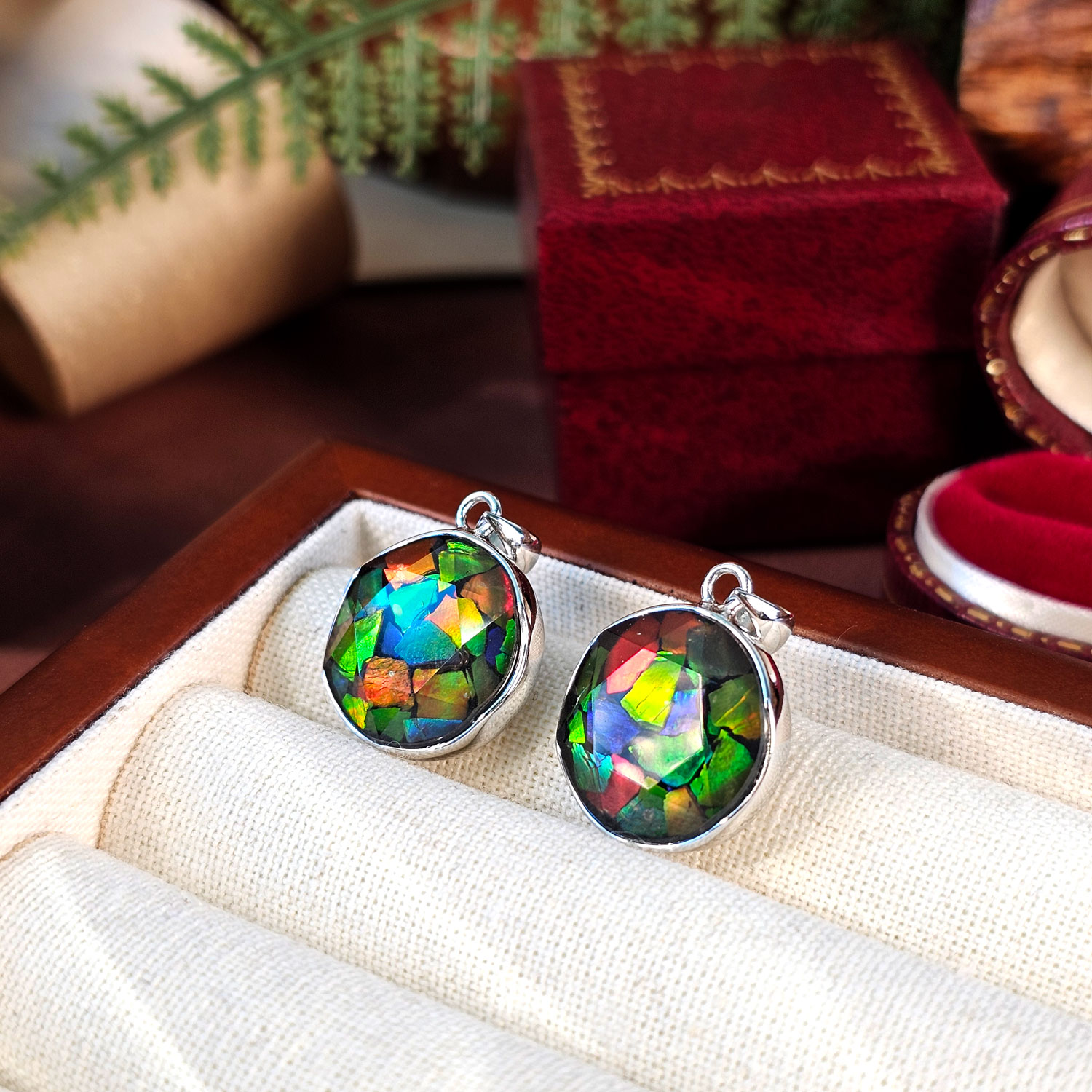 17 Apr - 15mm Ammolite Pendant