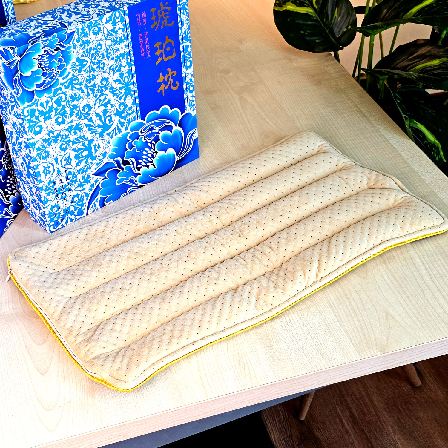 23 Apr - Amber Pillow