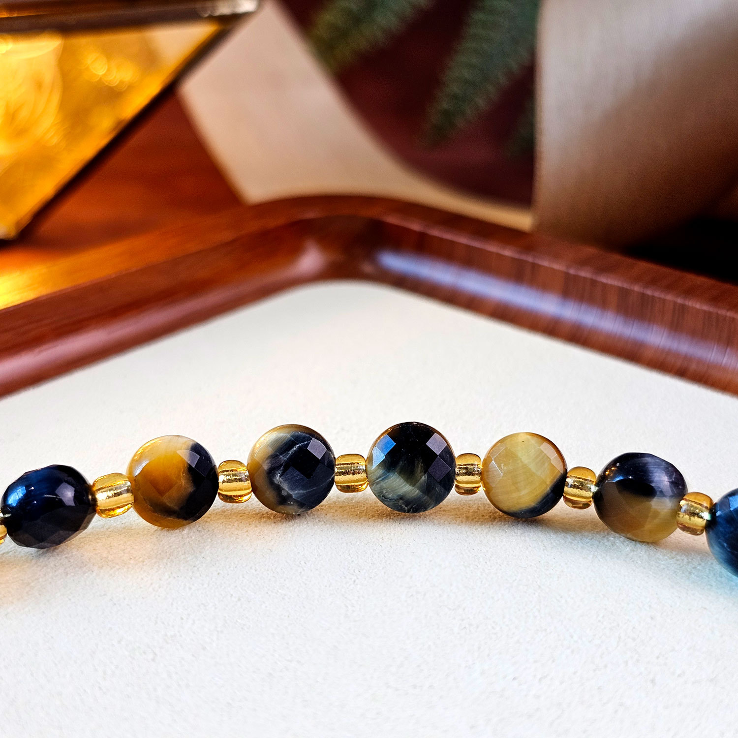 Fantasy Tiger Eyes Phone Hanger