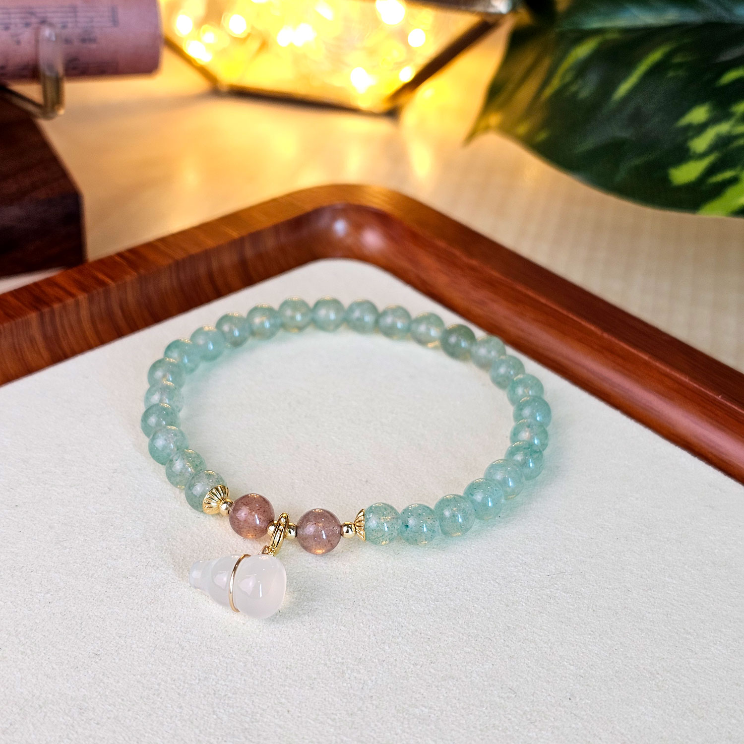 21 Jan - Green Strawberry Stone with Hulu Bracelet