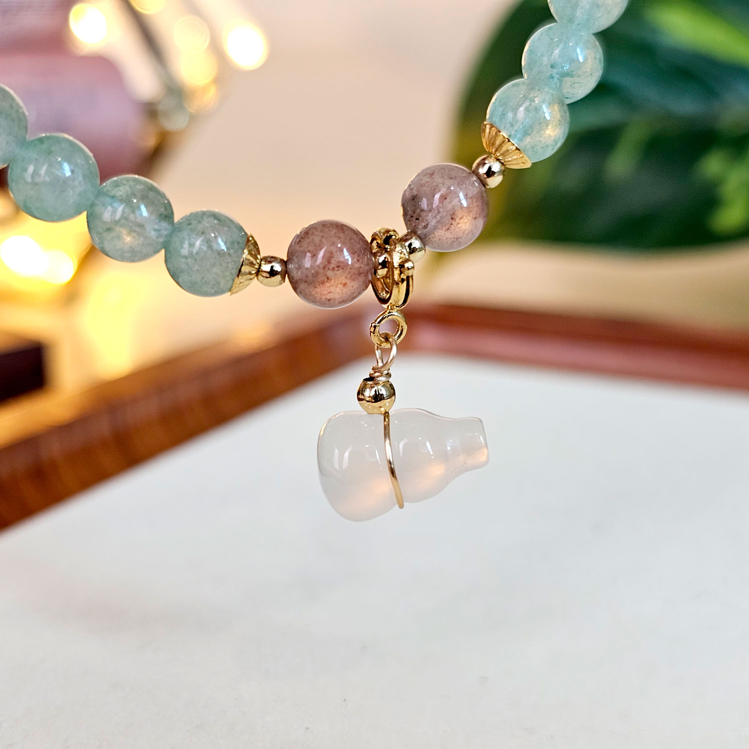 21 Jan - Green Strawberry Stone with Hulu Bracelet