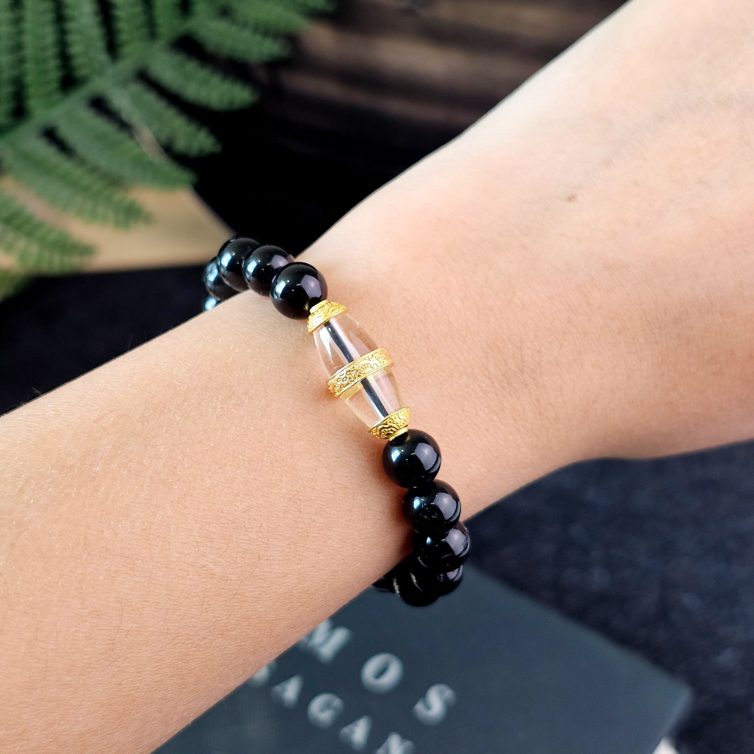 28 janClear Quartz Charm