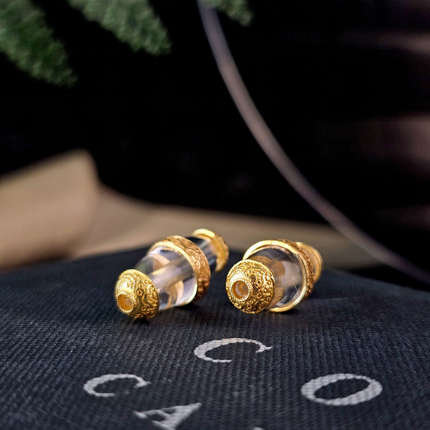 28 janClear Quartz Charm