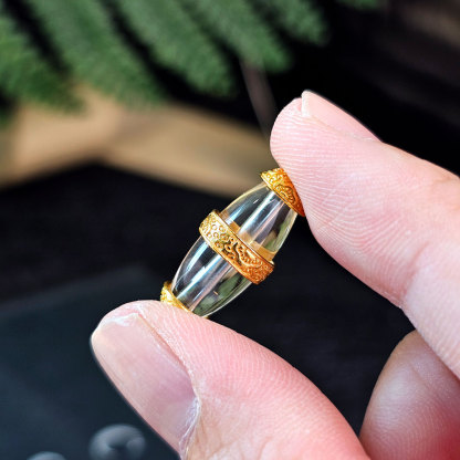 28 janClear Quartz Charm